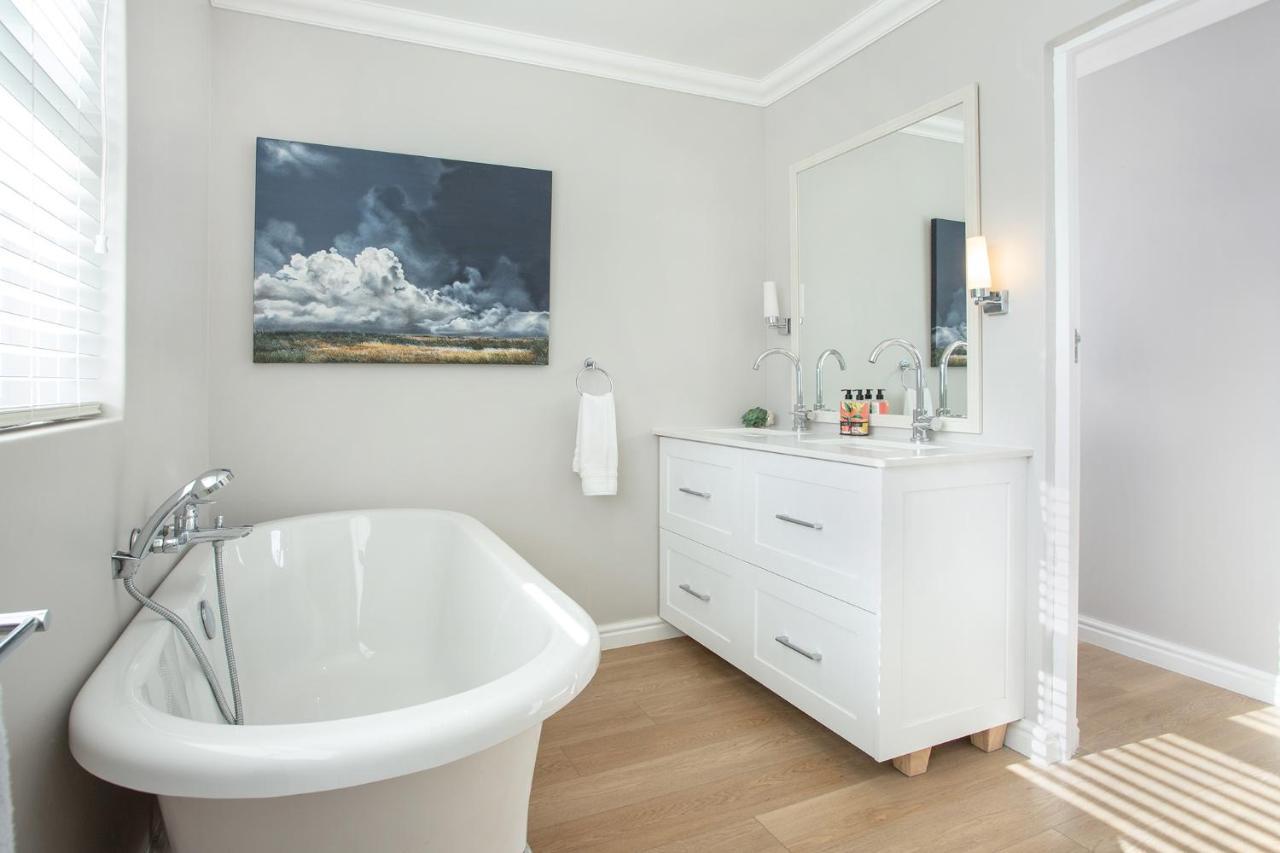 Seapearl Oceanfront Villa And Cottage Hermanus Buitenkant foto