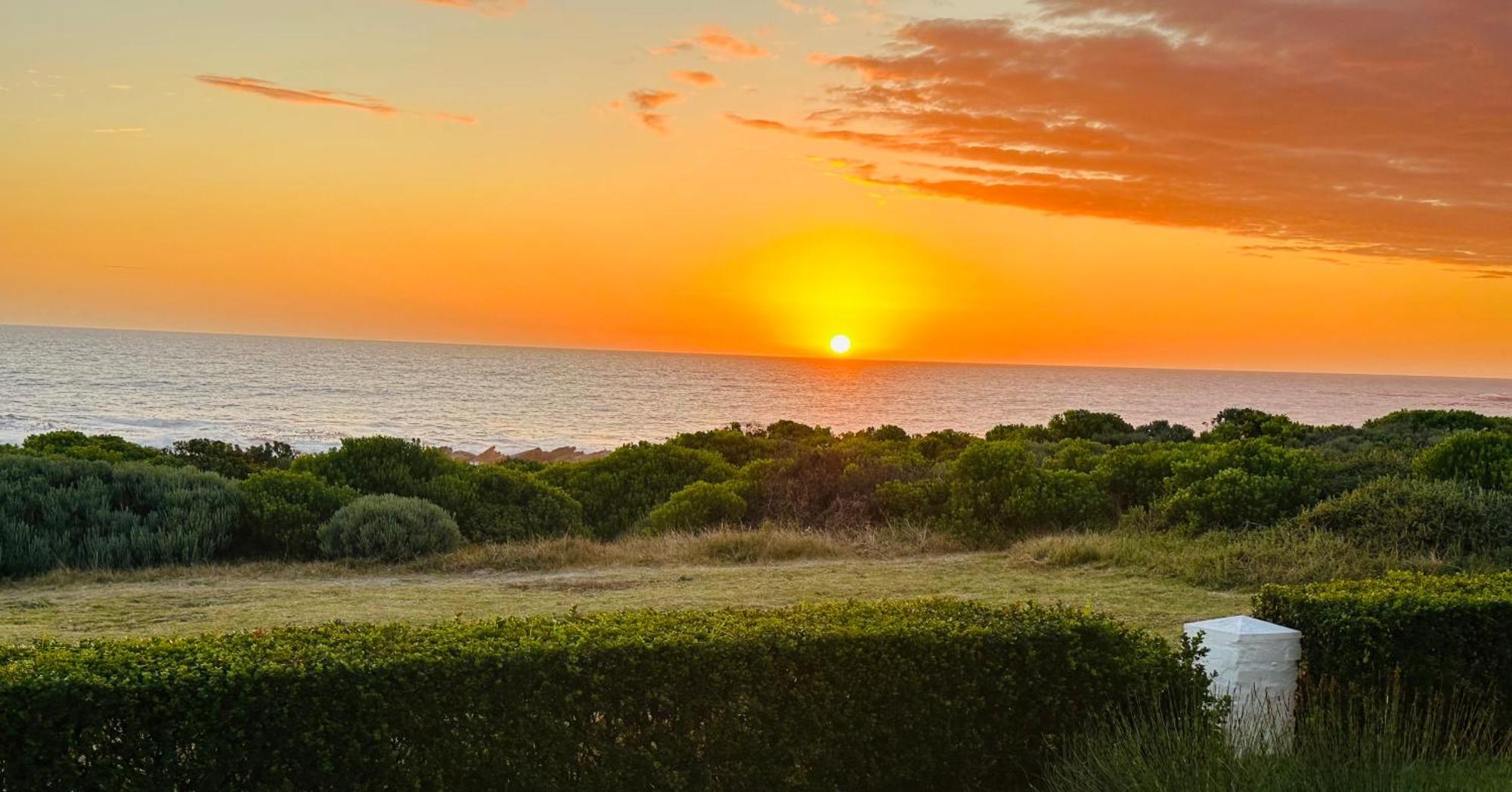 Seapearl Oceanfront Villa And Cottage Hermanus Buitenkant foto